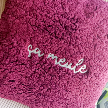 Coussin brodé "Ça meule" en peluche - Fabriqué dans le Jura - Millus Design