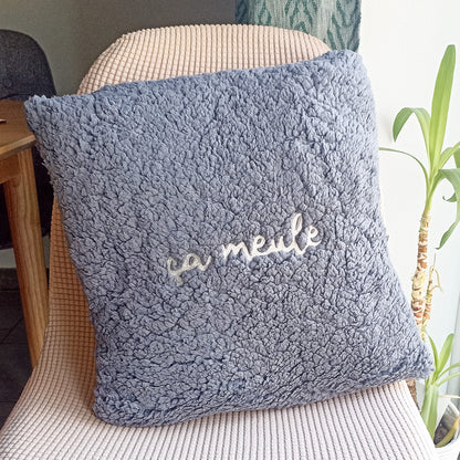 Coussin brodé "Ça meule" en peluche - Fabriqué dans le Jura - Millus Design