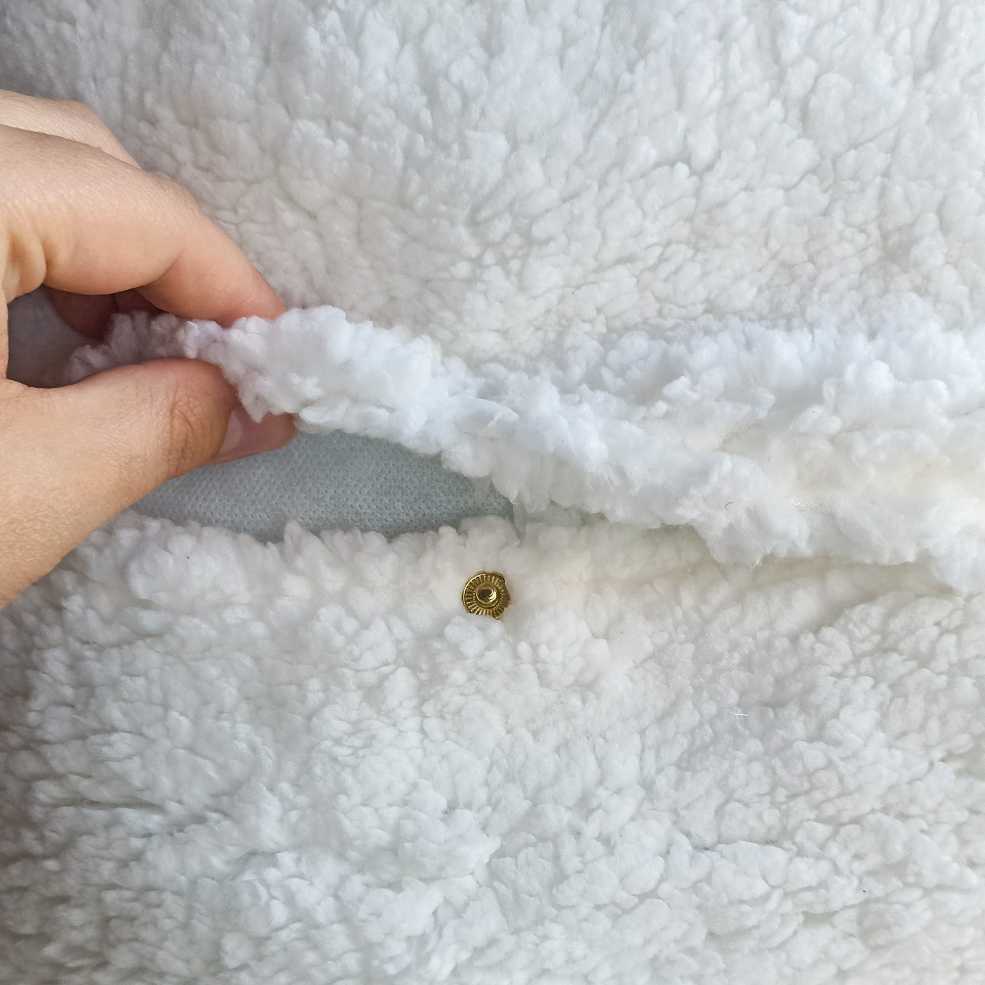 Coussin brodé "Ça meule" en peluche - Fabriqué dans le Jura - Millus Design