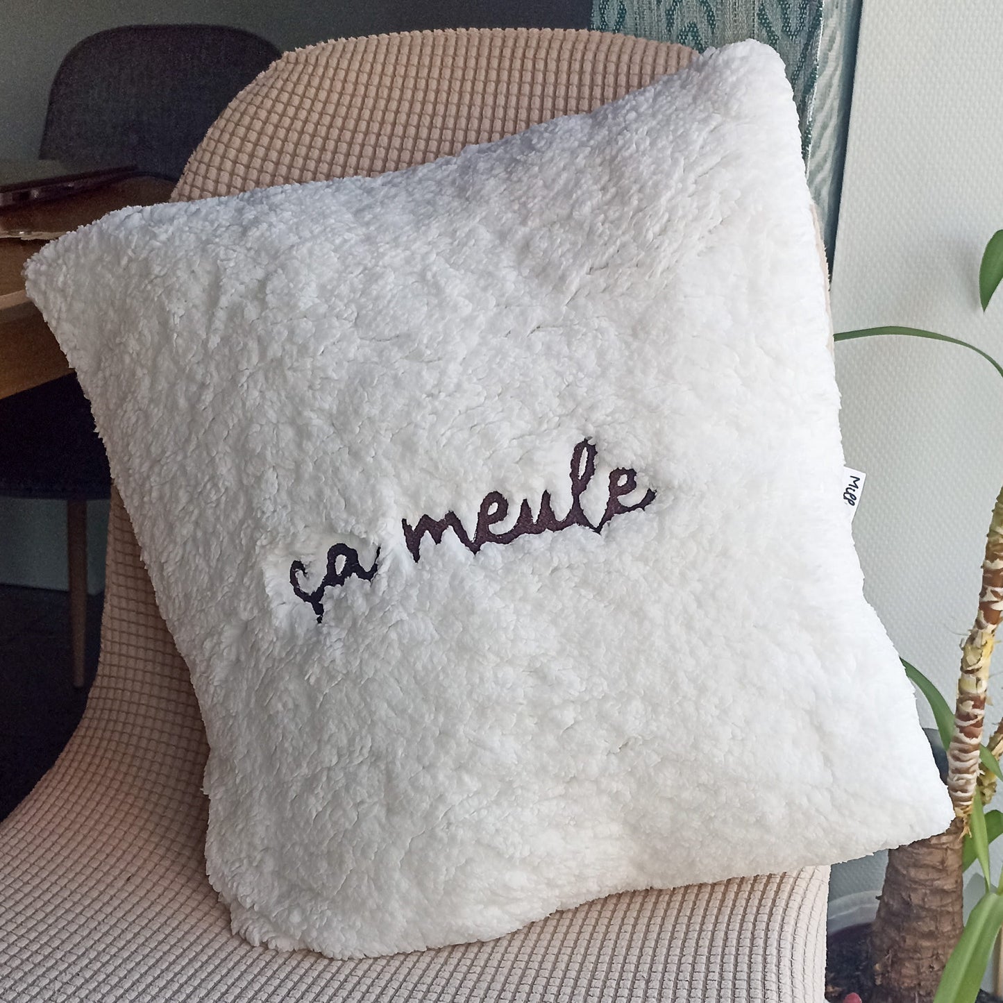 Coussin brodé "Ça meule" en peluche - Fabriqué dans le Jura - Millus Design