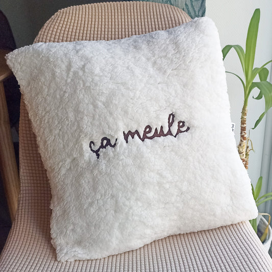 Coussin brodé "Ça meule" en peluche - Fabriqué dans le Jura - Millus Design